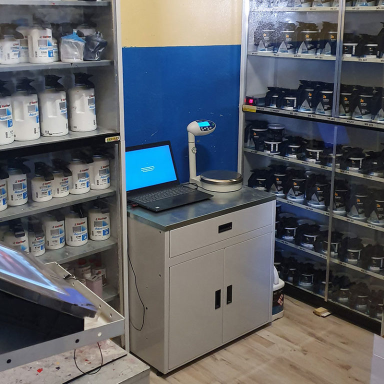 Sala tintometrica preparazione vernici